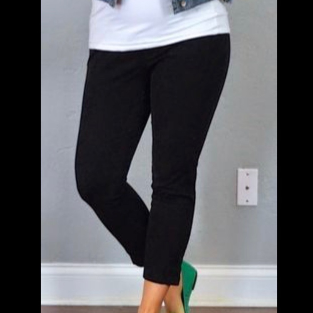 Black capris